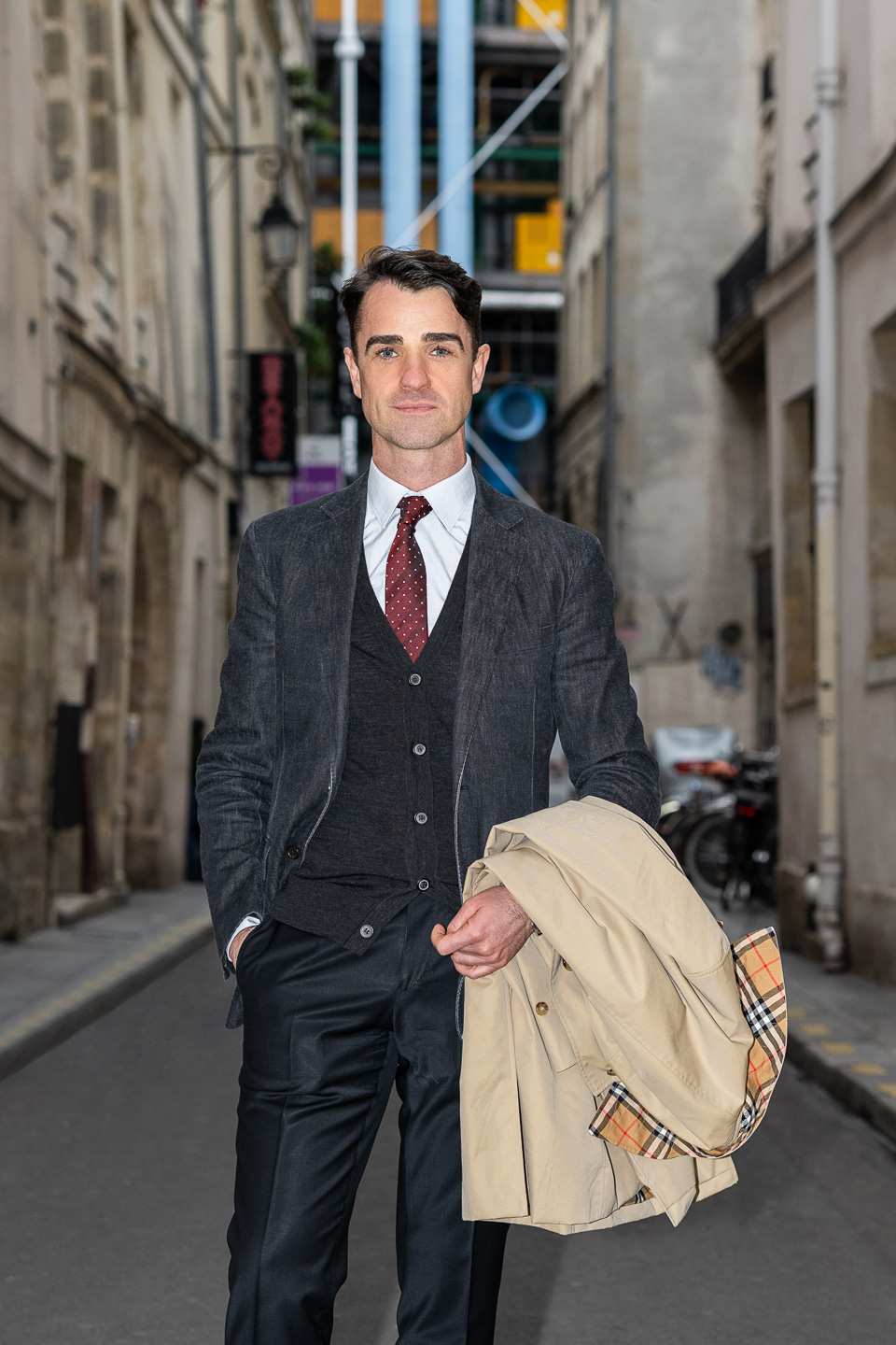 Christophe Person : « Mon objectif lorsque j’expose le travail d’un artiste est de montrer la façon dont un sujet qui de prime abord semble spécifique à une réalité géographie peut également porter un message universel. »
